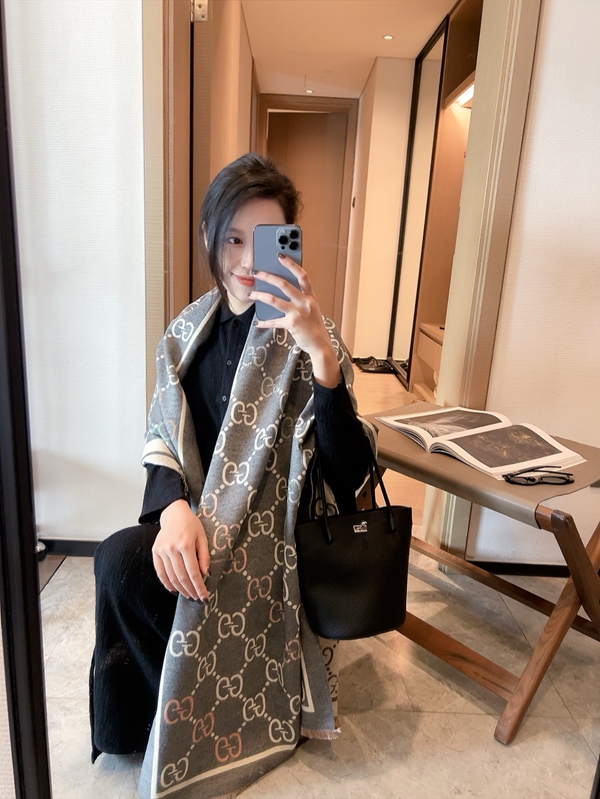 ブランドマフラー正面デザイン